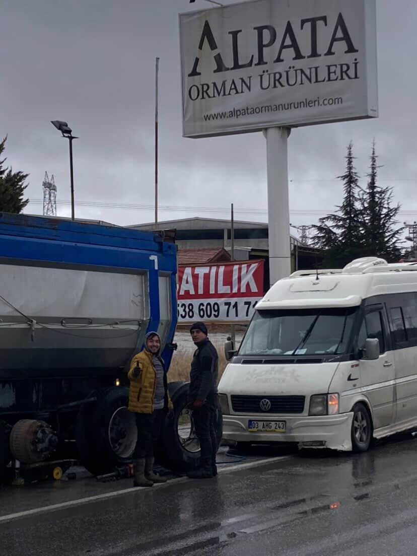 Otoban ve Yol Kenarı Lastik Desteği